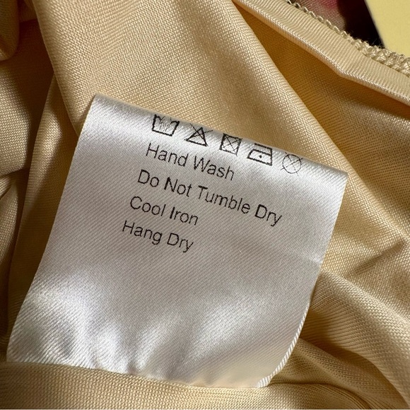 NWT Kourt Mockneck Floral Velvet Burnout Bodycon Dress Size Medium - Picture 12 of 16